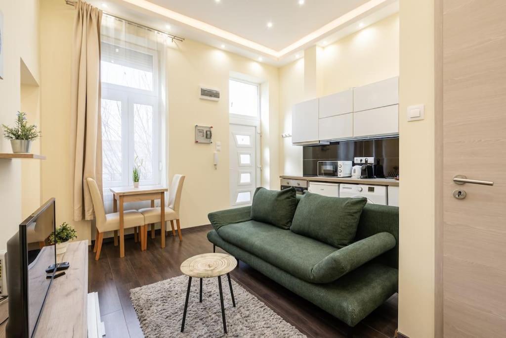 Peppy Home Of Harmony Будапеща Екстериор снимка
