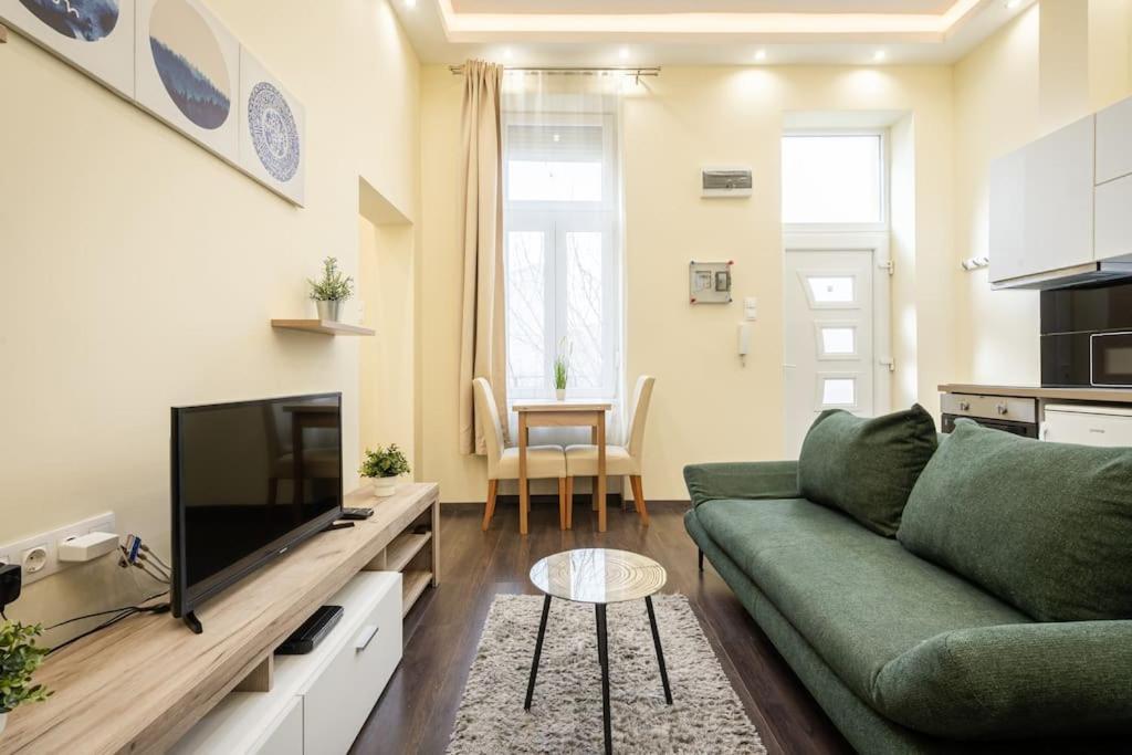 Peppy Home Of Harmony Будапеща Екстериор снимка