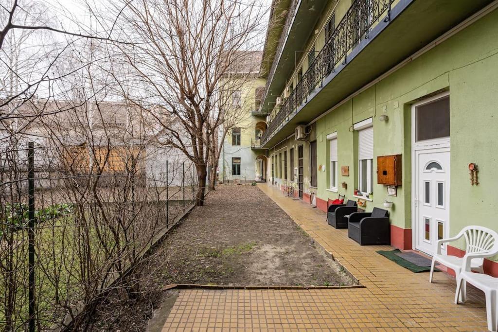 Peppy Home Of Harmony Будапеща Екстериор снимка